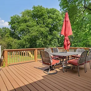 Neighborhood Retreat, Large Yard, Fire Pit Holiday home Nashville